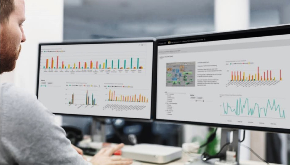 engineer-getting-insight-from-data